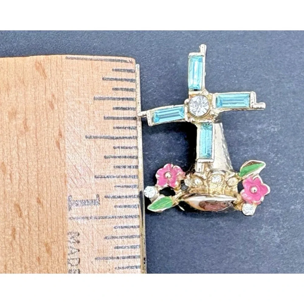 Vintage Windmill Articulated Spinning Brooch Rhinestone Enamel Gold Tone Dainty